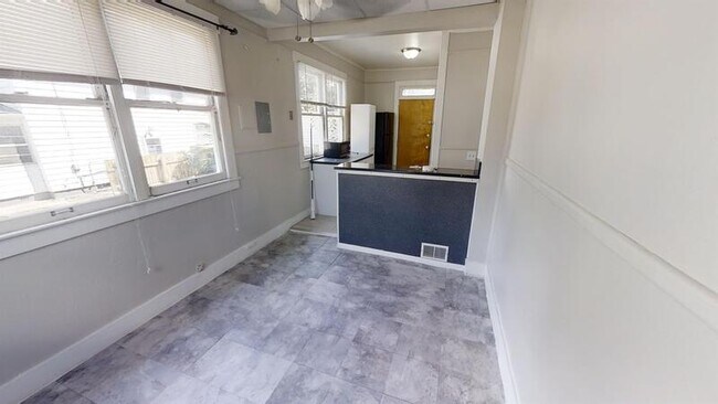 Photo - 900 Woodlawn Ave Unidad Entire