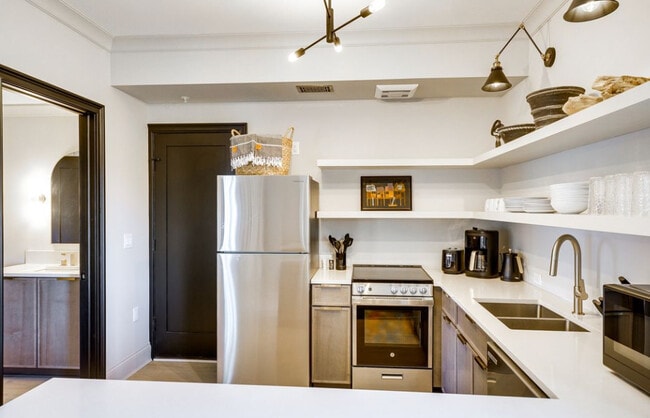 Kitchen - 411 S Rath Ave Unit #2