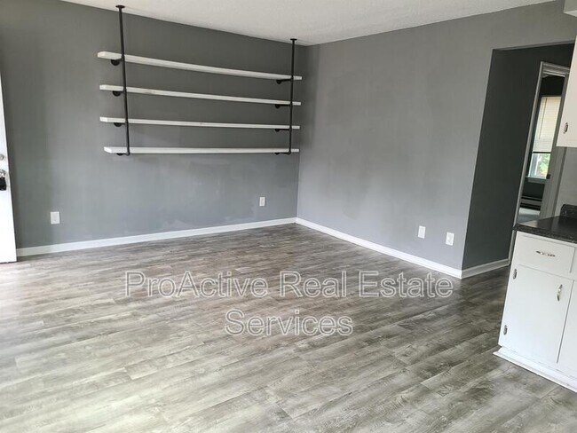 Photo - 812 W 27th St