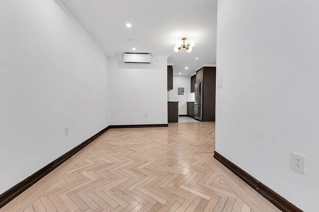 121 E 37th St Unit 2C
