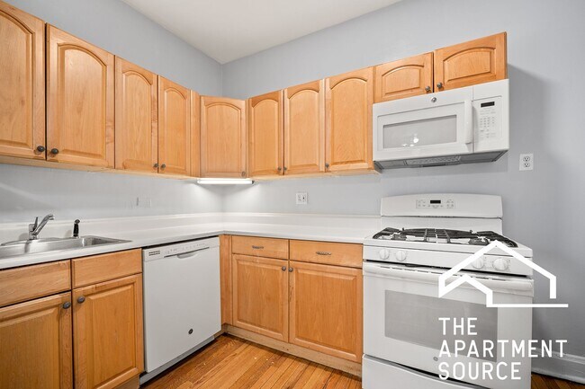 Building Photo - 2611 N Dayton St Unit 1