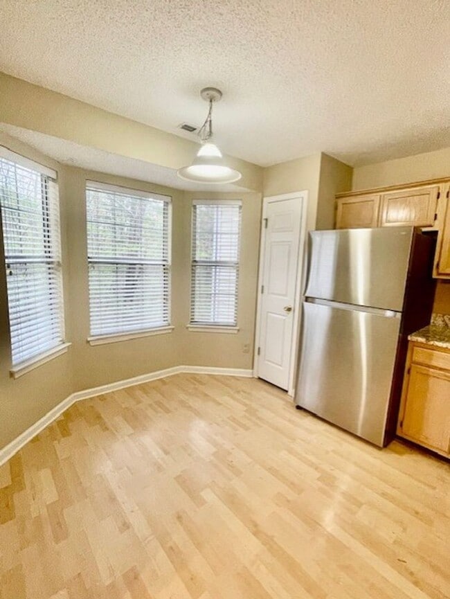 12511 Agate Ln