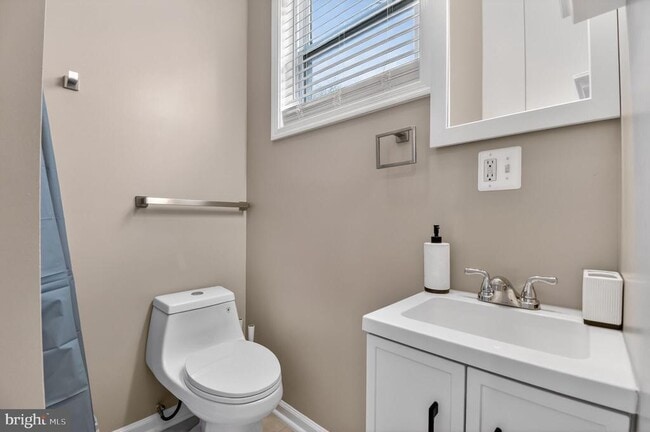 Photo - 1919 19th St NW Unit 302