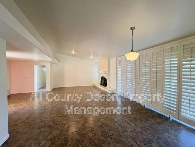 Photo - 73394 Tamarisk St