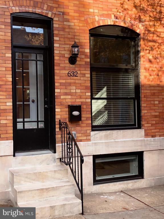 Building Photo - 632 S Decker Ave