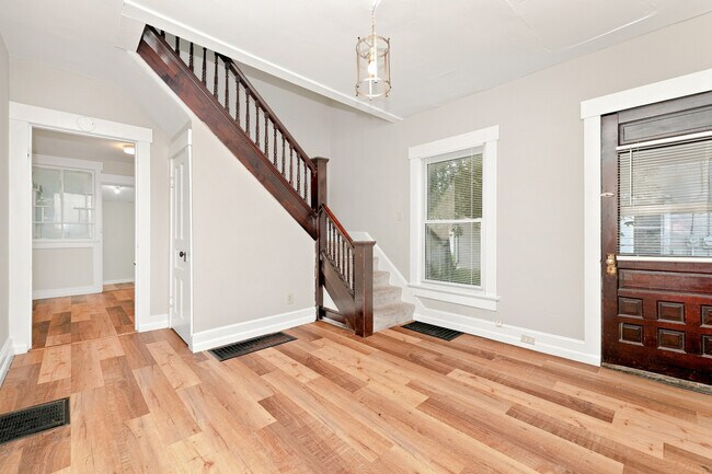 710-712-712 S Mulberry St