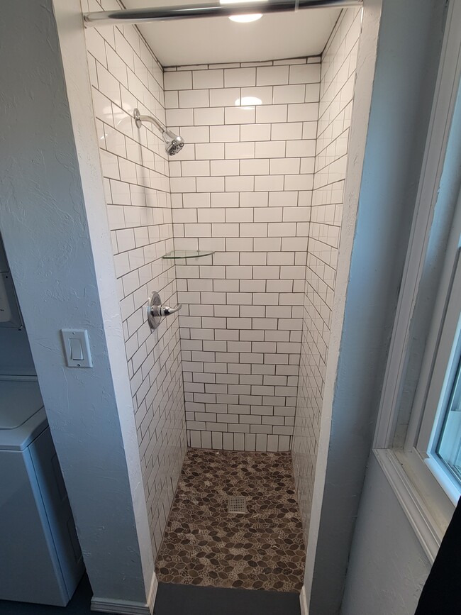 Building Photo - 513 W 7th Ave Unit 1/2A