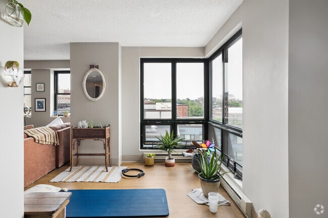 2BR, 1BA w/Den - 1,100SF - Dining Room