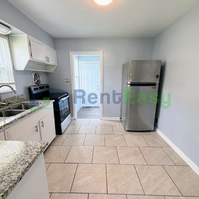 Photo - 2625 Eastwood Ave