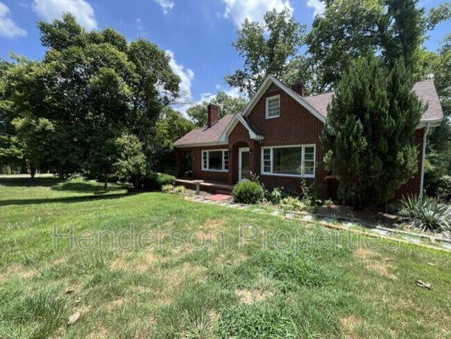 Photo - 1631 Maple Ave