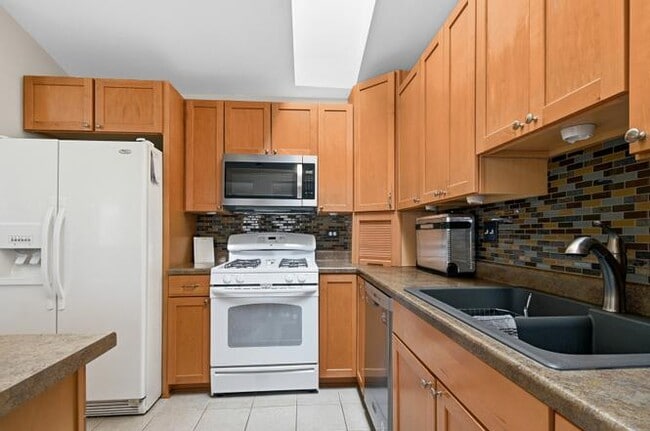 Photo - 18807 Burnside Dr