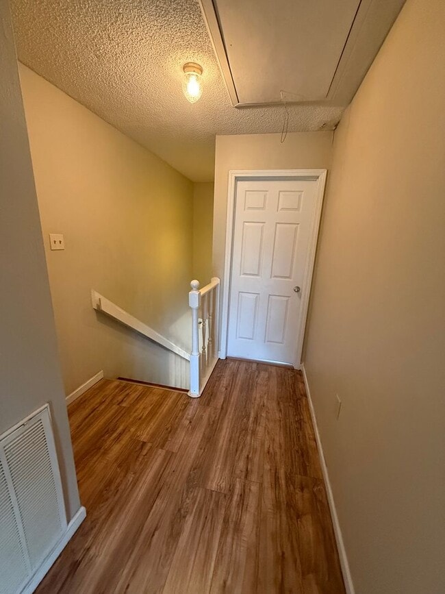 Photo - 1110-1112 Willow Creek Dr Unidad 1110