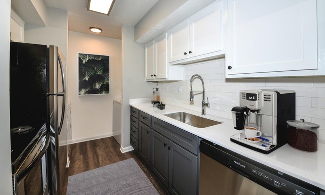 Kitchen - Avana Woods Apartments