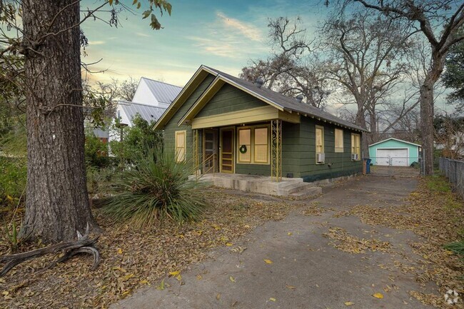 Building Photo - 1710 Haskell St Rental