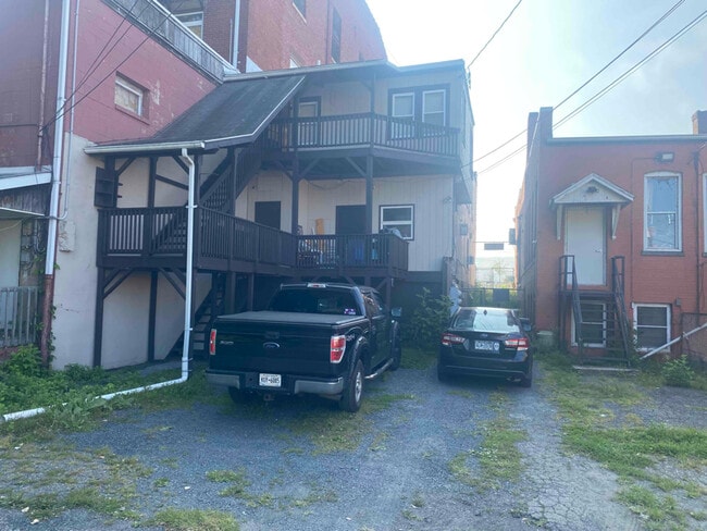 Building Photo - 132 Pike St