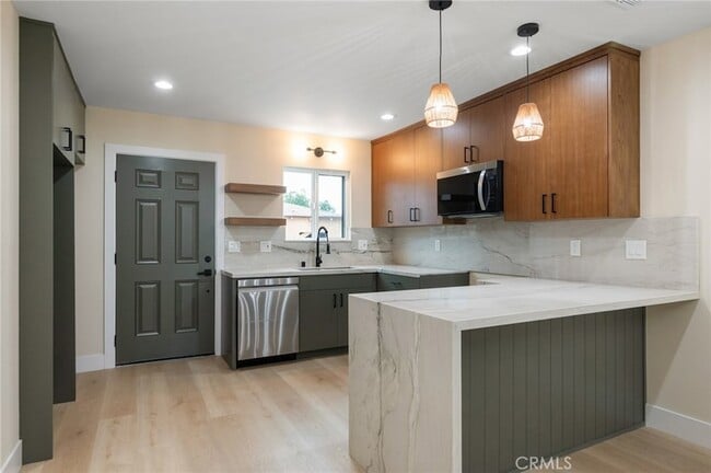 Photo - 745 W 106th St