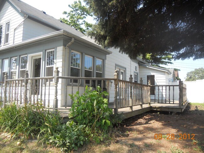 Photo - 417 Crooks Ave