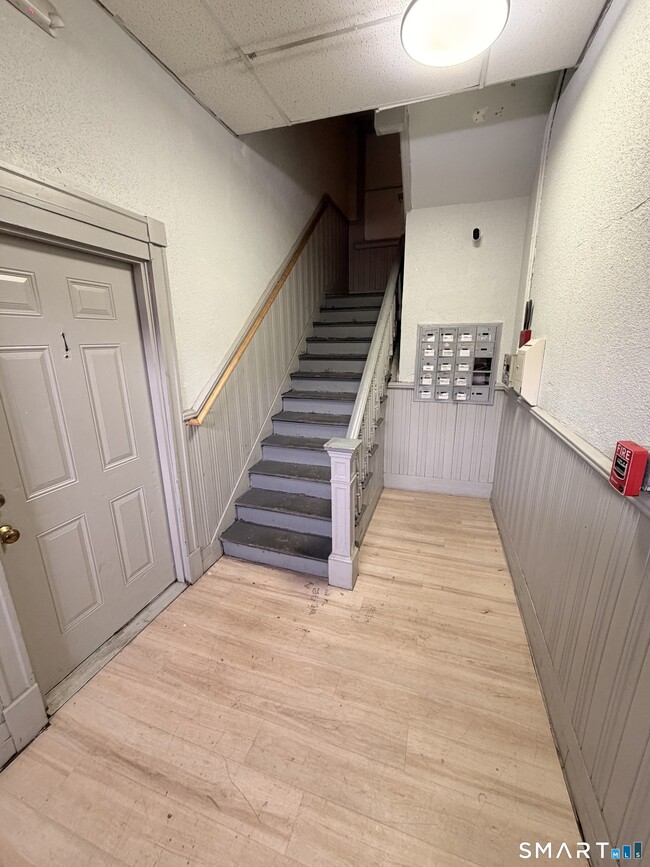 Building Photo - 197 S Leonard St Unit 1