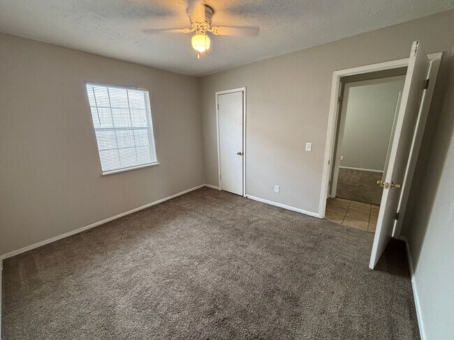 Photo - 2701 E 8th Ct Unit C