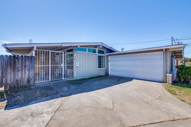 Photo - 2782 Sleepy Hollow Ave