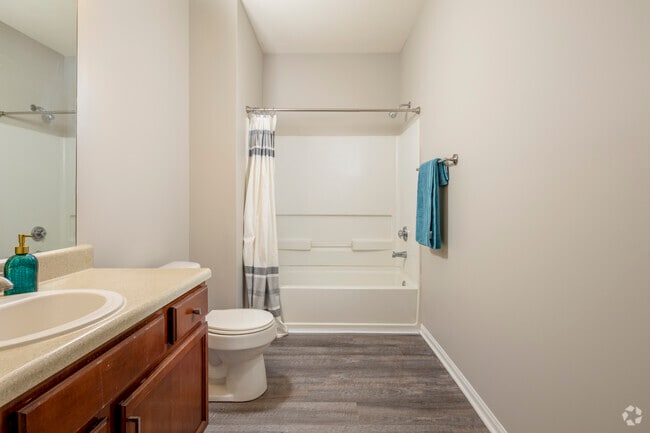 2BR, 2BA Sunroom -1,222 SF - Second Bathroom
