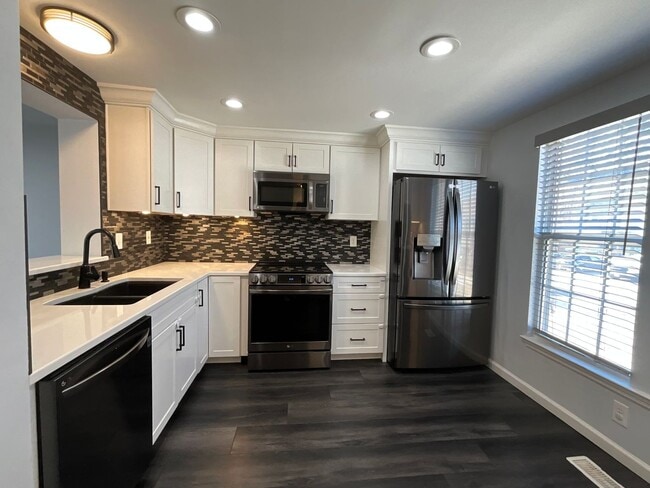 Photo - Beautiful 2BR 2BA 3 level townhome located in the Bowling Brook Farms Community