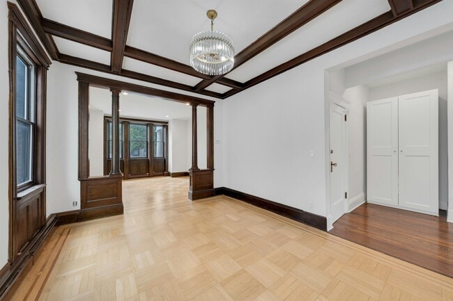 Building Photo - 722 27th St Unit 1