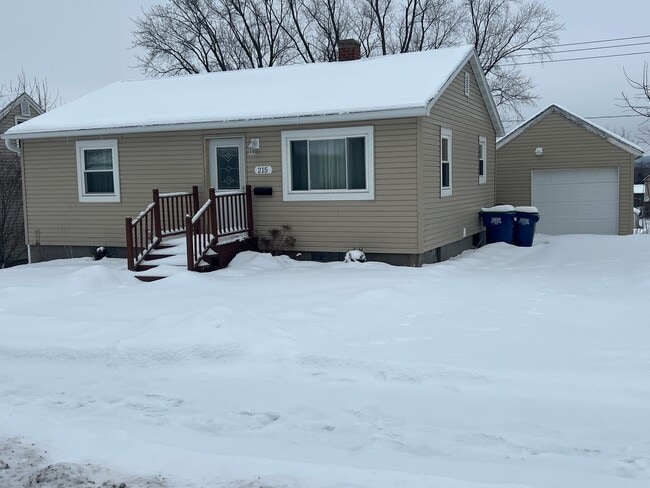 Building Photo - Click the “Apply Now” button or email wapmrentals@gmail.com for a prompt response.