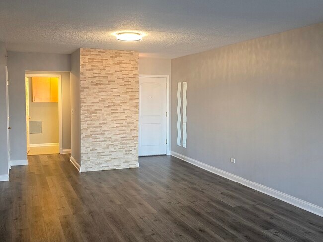 Photo - 635 Perrie Dr Unit 306