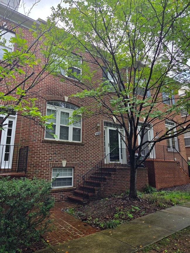 Building Photo - 308 Garden View Square