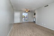 1BR, 1BA - 493SF - Living Room