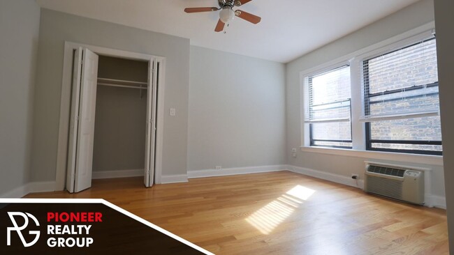 Photo - 837 W Wolfram St Unit 208