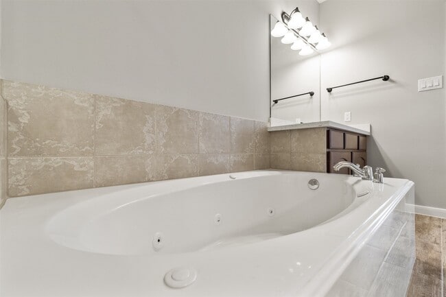 Building Photo - 521 Ironwood Forest Dr