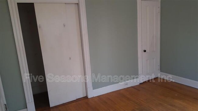 Photo - 122 Buell St