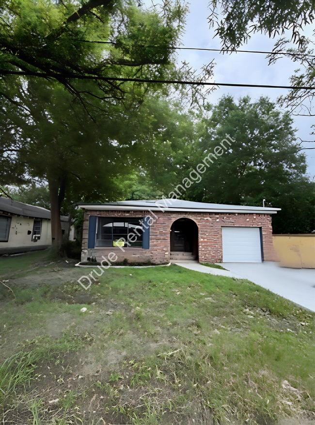 Building Photo - Remodel and Charming Home