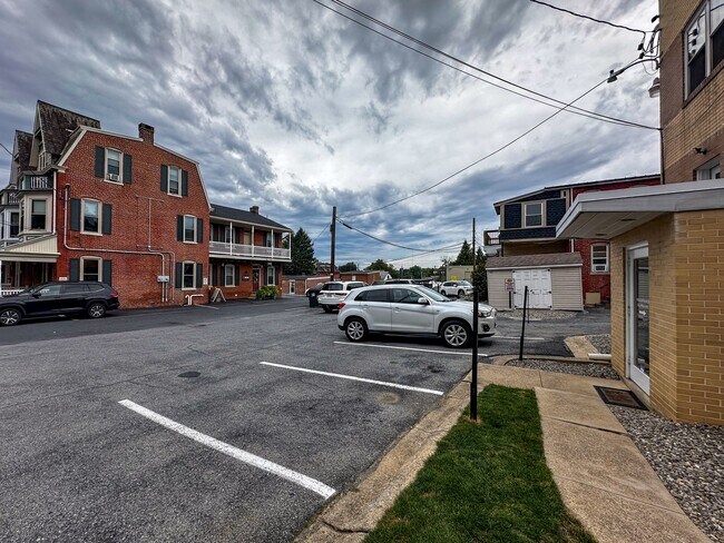 902 Columbia Ave Unit 6