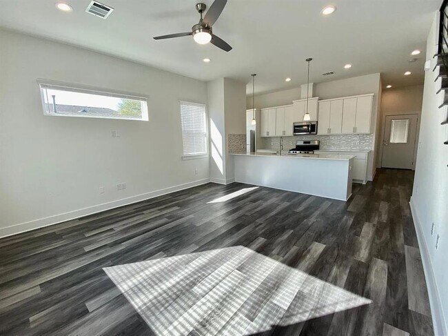 Photo - 6102 Caddie St
