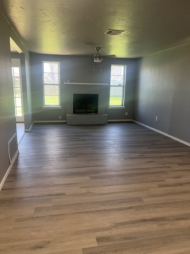 Photo - 1101 Teal Pl