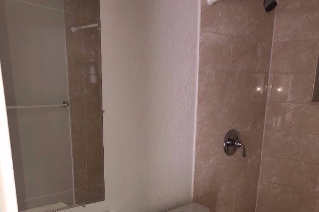 Photo - 932 Newton Ave S Unidad 12