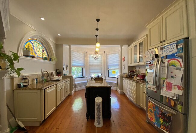 21 Longwood Ave Unit 2