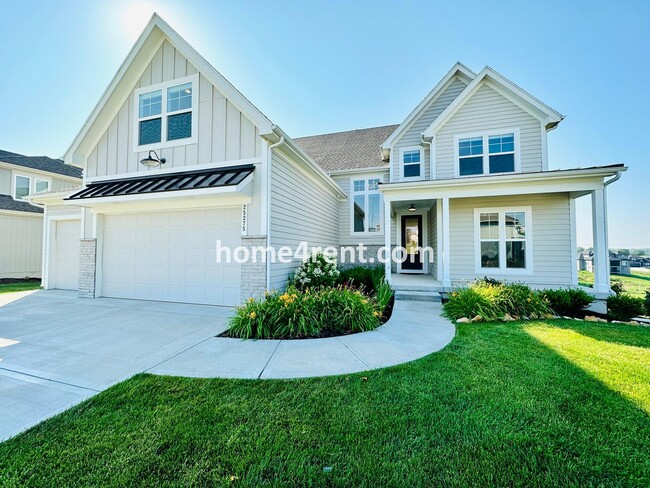 Building Photo - Exceptional Olathe Home in the Cedar Creek Subdivision w/ Wood Floors and a Finished Basment!