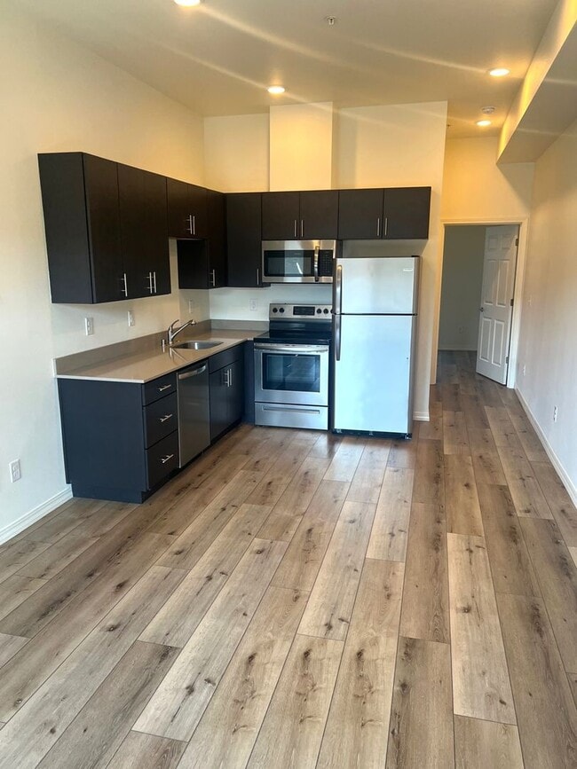 Photo - Evergreen Multiplex Unit Evergreen (104)