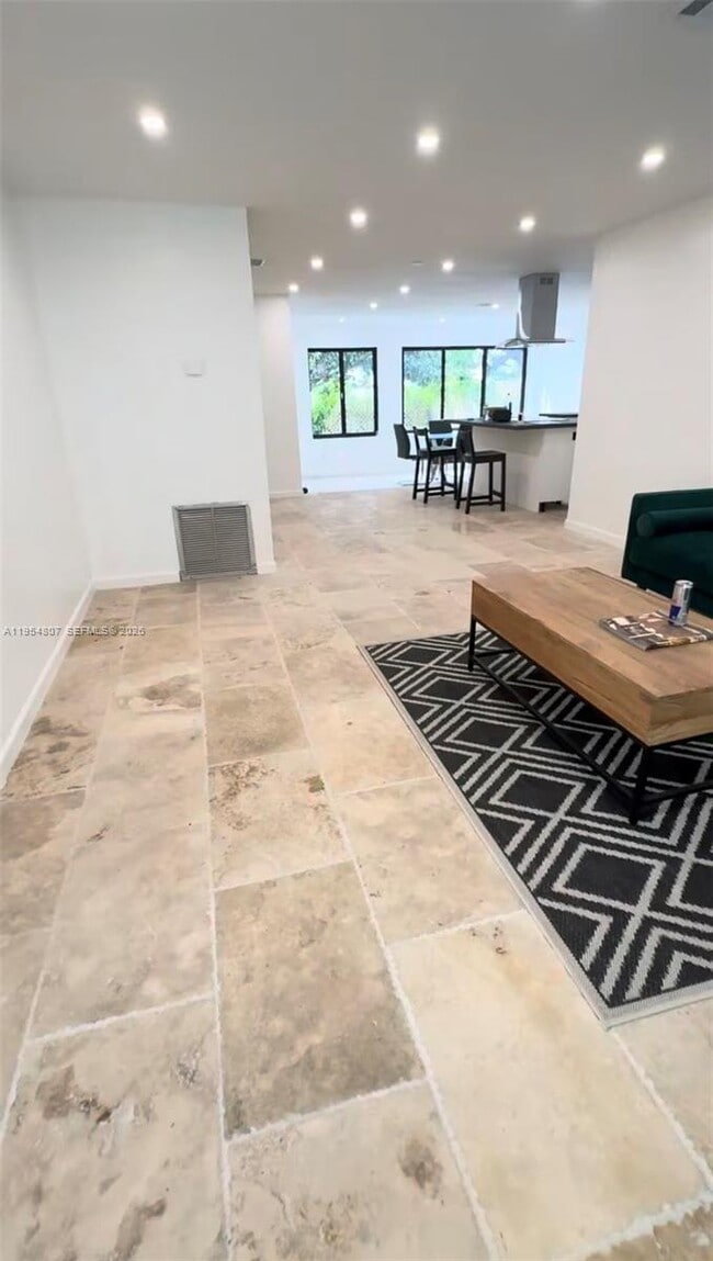 Photo - 820 NW 50th St