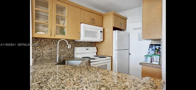 Photo - 2899 Collins Ave Unidad 1502