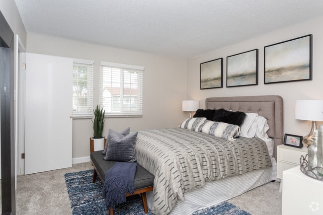 2BR, 1.5BA - 934 SF