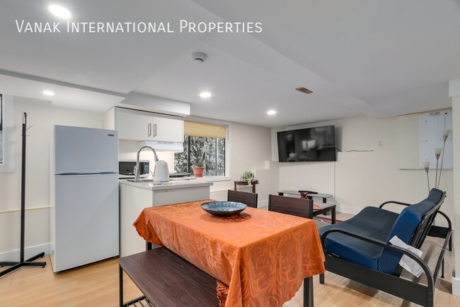 Building Photo - Furnished Studio Northvan