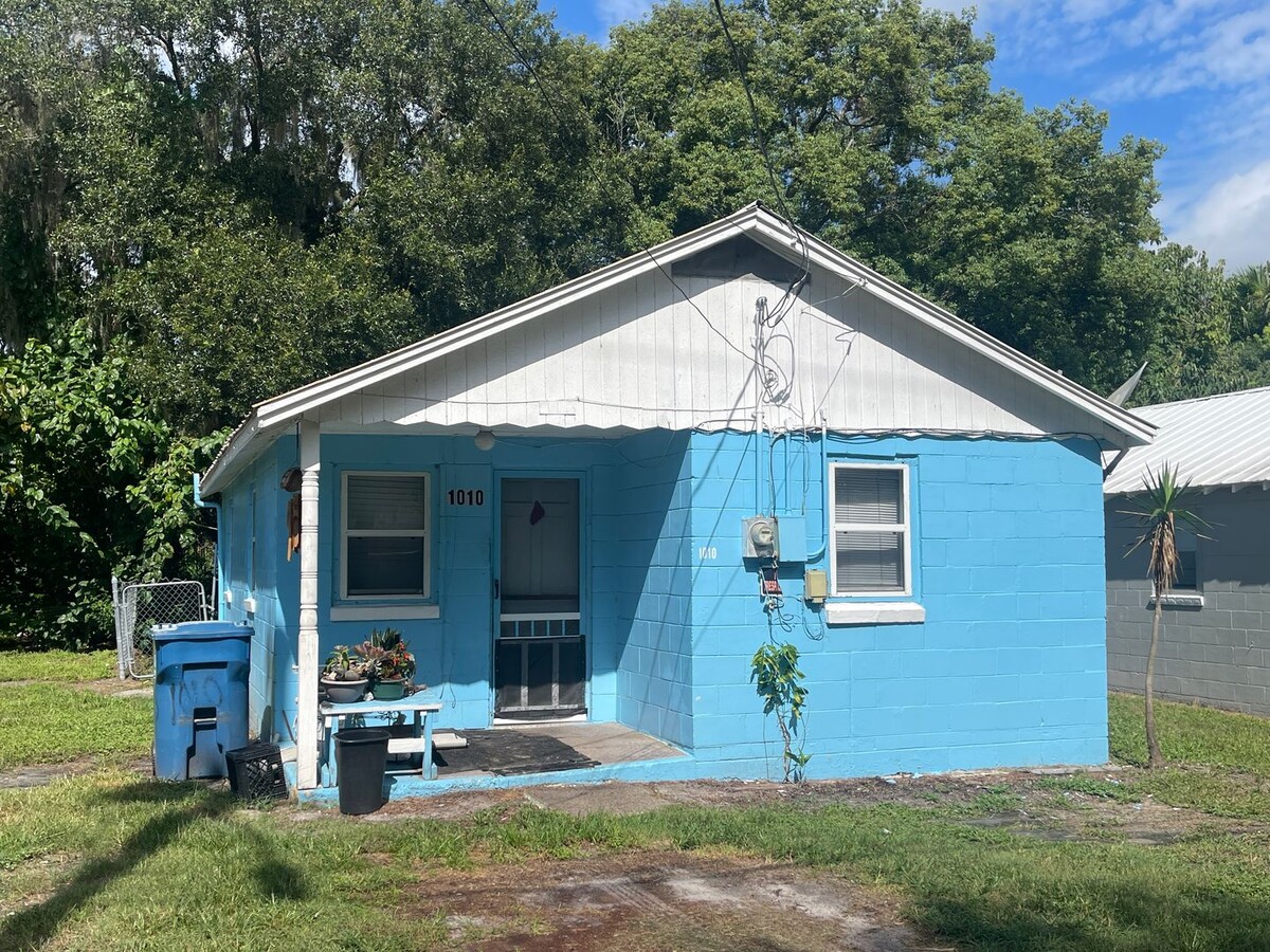 2 Bedroom , 1 Bath Cute Cottage Deland - 2 Bedroom , 1 Bath Cute Cottage Deland House