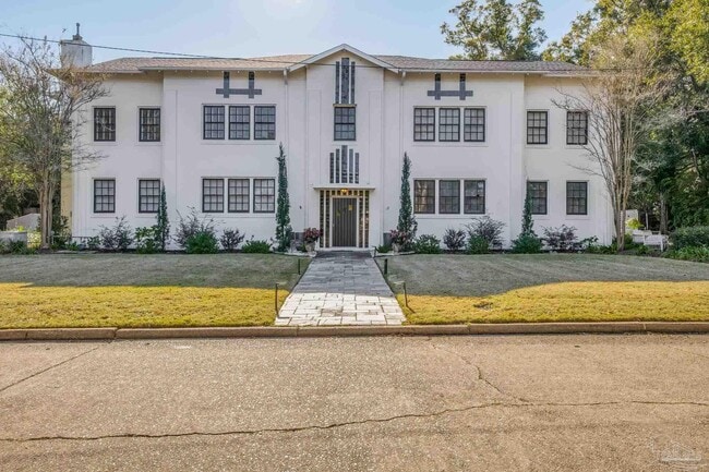 Building Photo - 1515 E Lakeview Ave