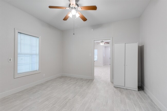 Photo - 7133 Avenue C