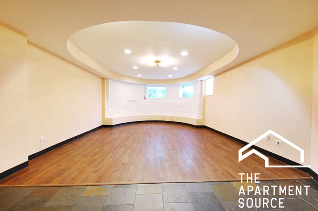 Photo - 1352 N La Salle Dr Apartments Unit GDN